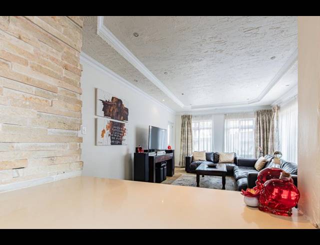 5 BEDROOM HOUSE FOR SALE IN RUIMSIG